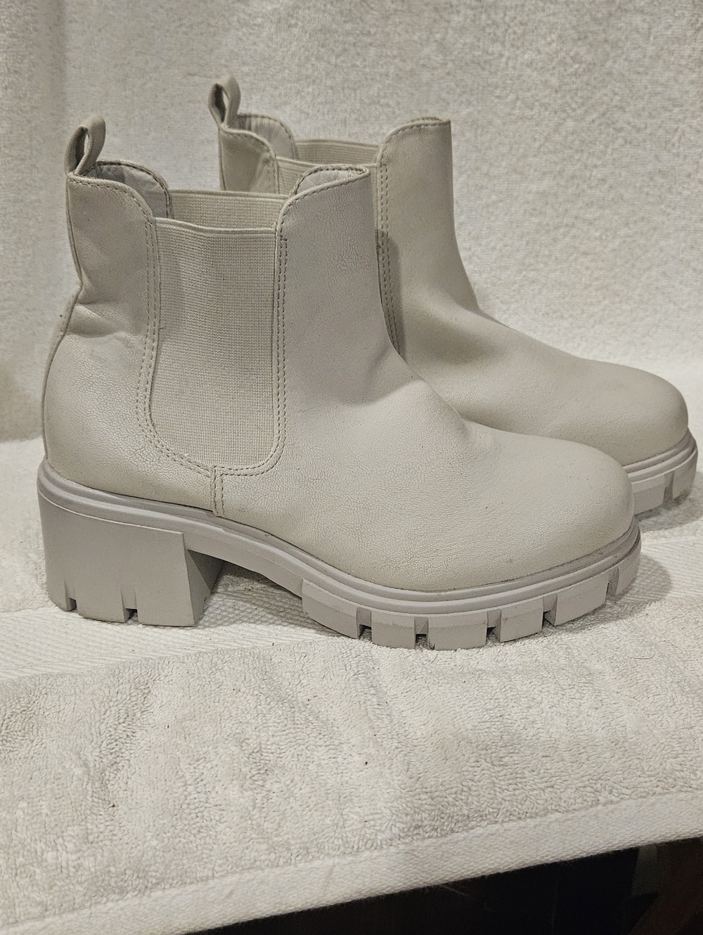 MIA DUA CHELSEA BOOTS